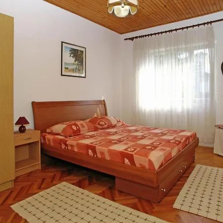 Apartment Mila - 80m To The