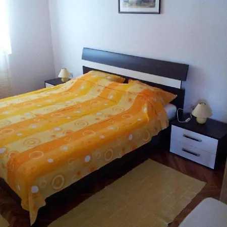 Apartment Mila - 80m To The Brna