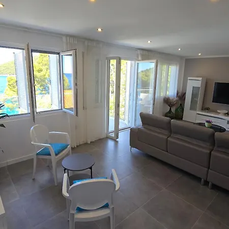Apartment Mila - 80m To The