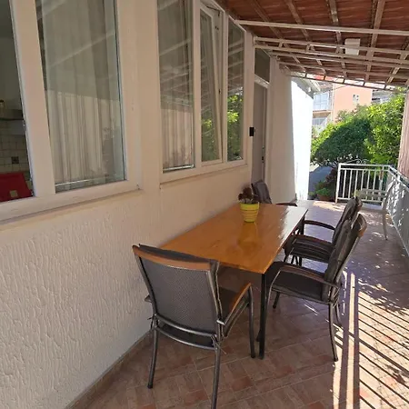 Apartment Mila - 80m To The