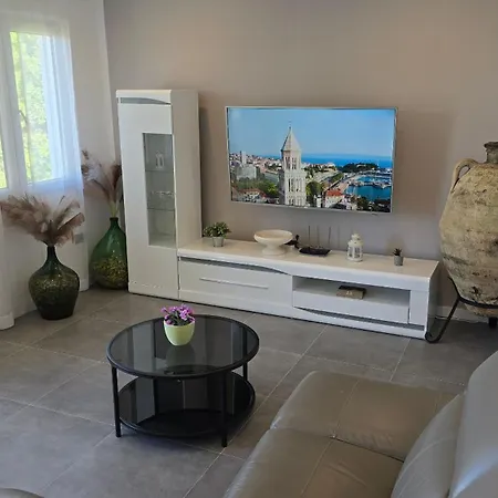 Apartment Mila - 80m To The Brna
